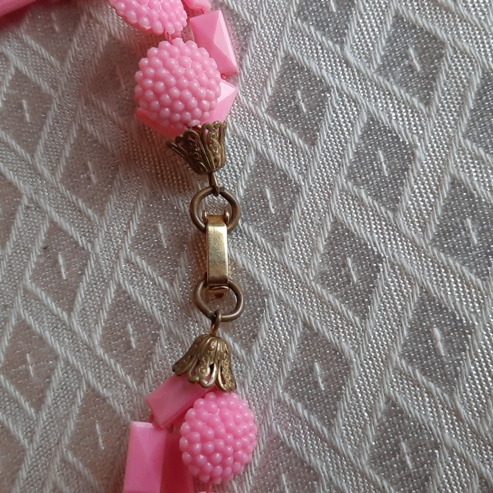 Vintage Pink Plastic Necklace 24" - Picture 3 of 3